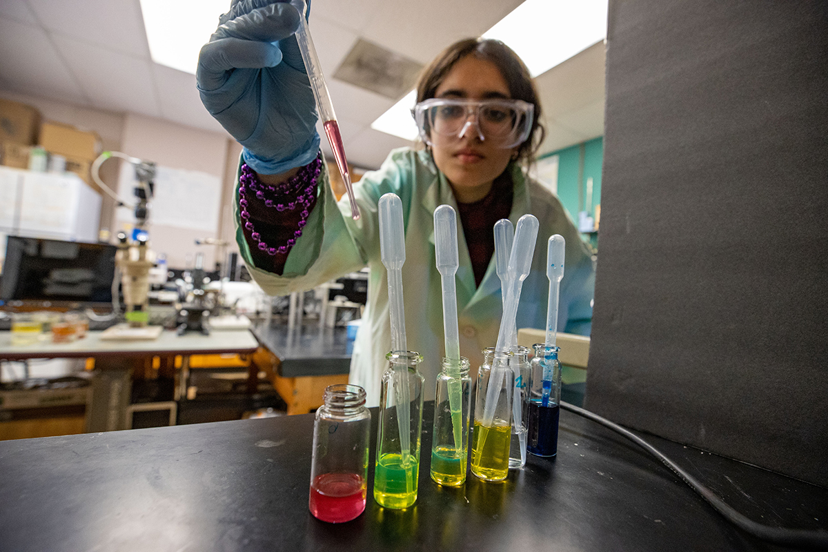 SIU chemistry student conducts research with droplet